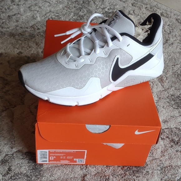 Nike Legend Essentials 2 - Picture 7 of 7